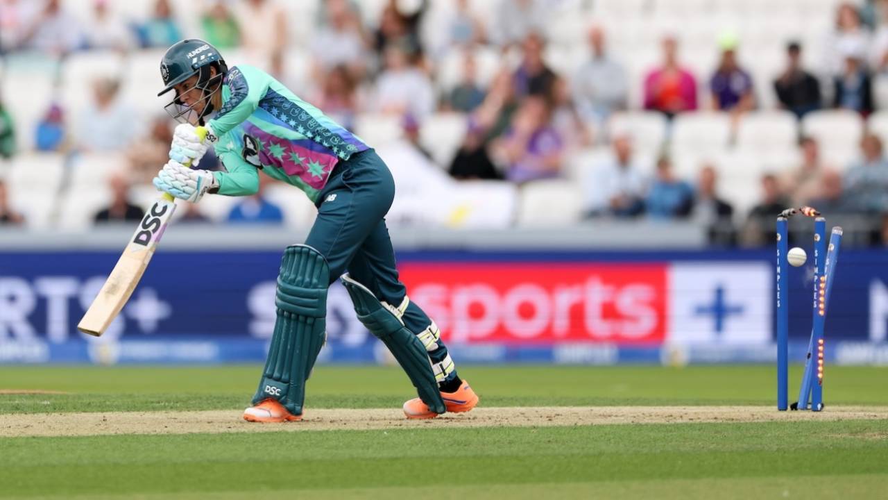Marizanne Kapp lost her stumps to Annabel Sutherland, Northern Superchargers vs Oval Invincibles, Women's Hundred, Leeds, August 23, 2025