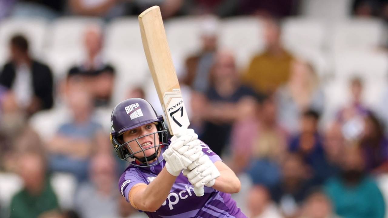 Alice Davidson-Richards began briskly during the Superchargers chase, Northern Superchargers vs Oval Invincibles, Women's Hundred, Leeds, August 23, 2025