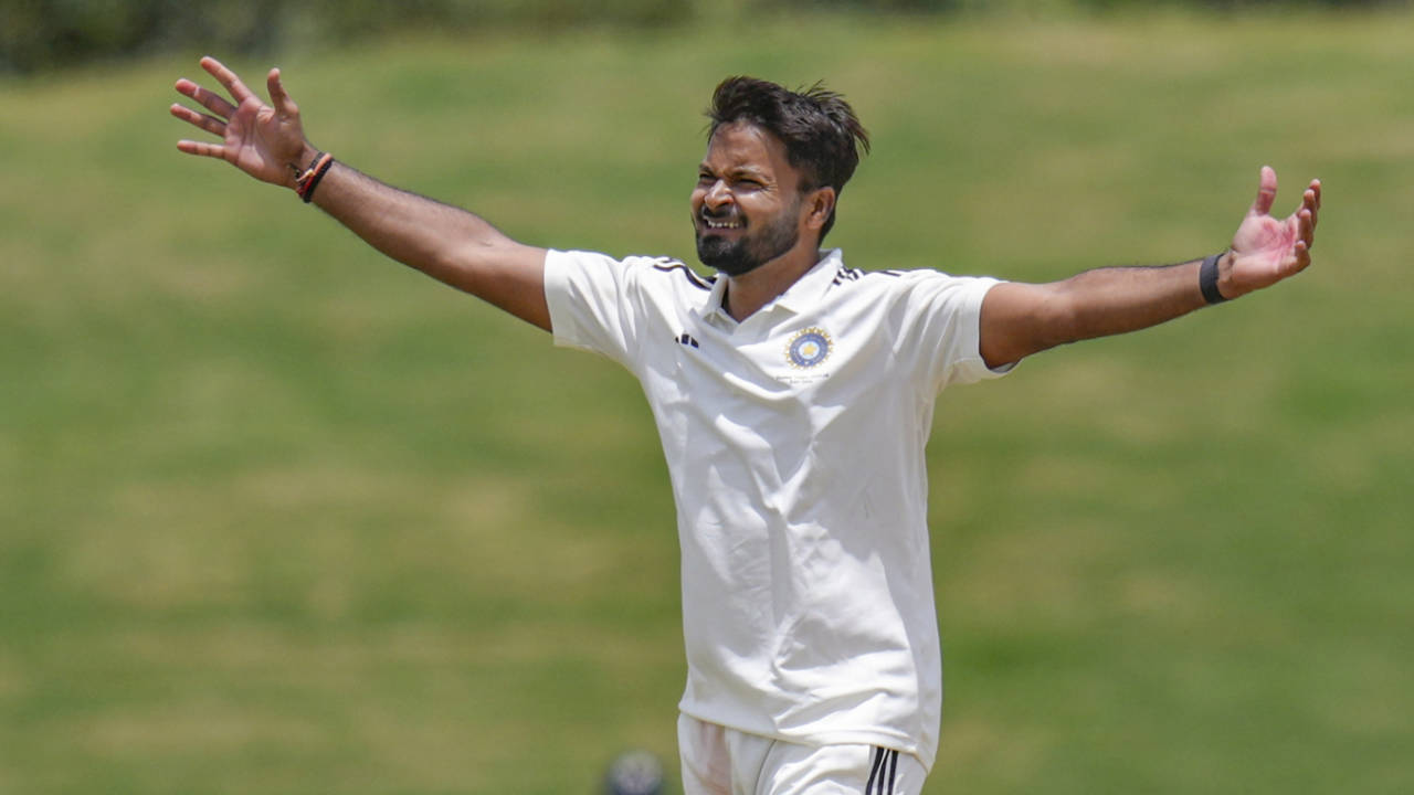 Mukesh Sharma appeals for a wicket, North Zone vs East Zone, day 1, Bengaluru, August 28, 2025