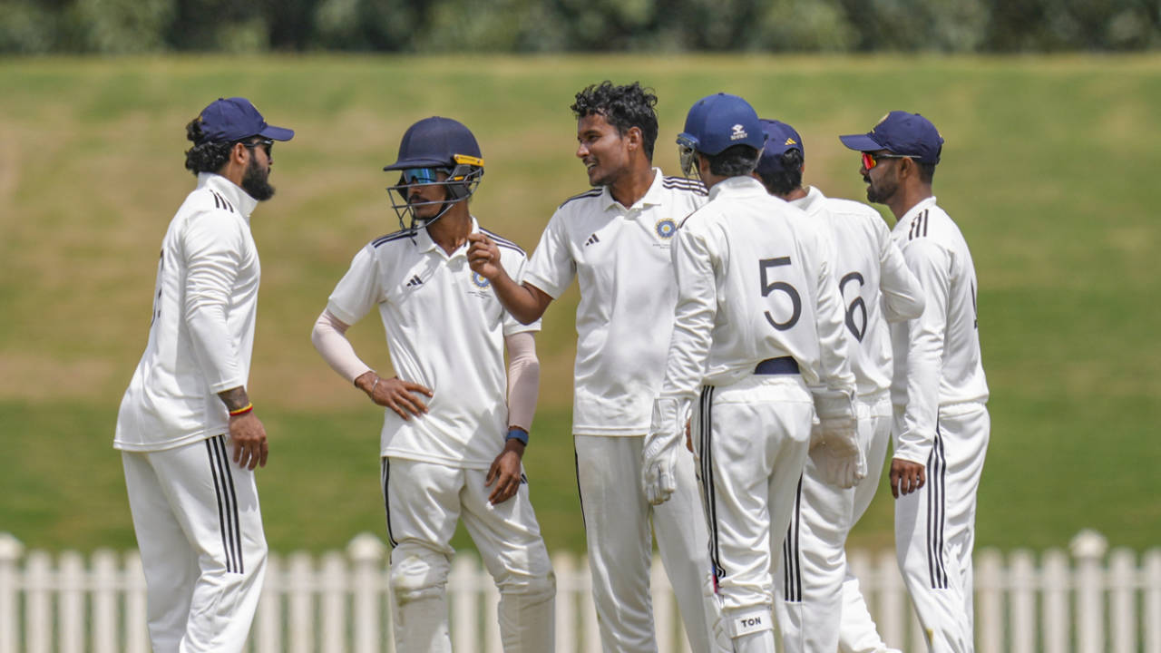 Manishi celebrates a wicket with teammates, North Zone vs East Zone, day 1, Bengaluru, August 28, 2025