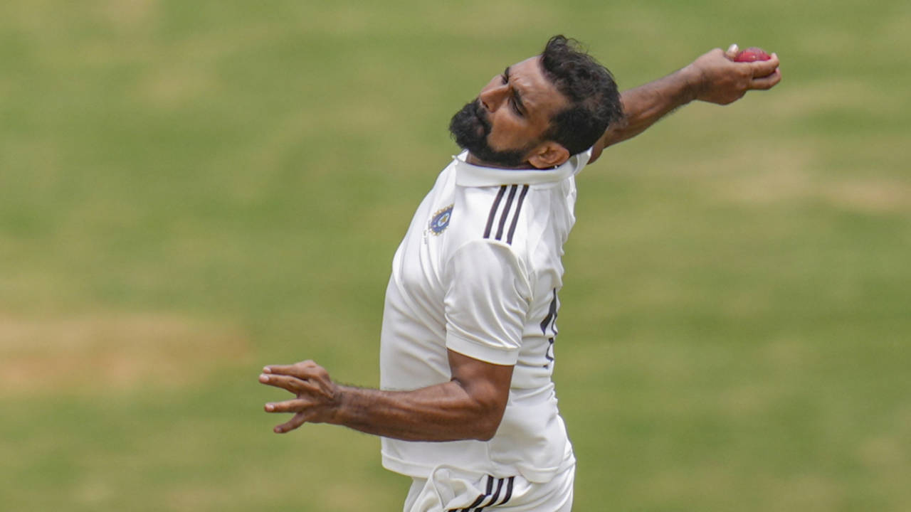 Mohammed Shami delivers a ball, North Zone vs East Zone, day 1, Bengaluru, August 28, 2025