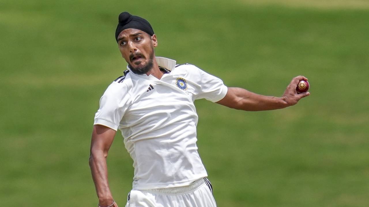 Arshdeep Singh bowls on the second afternoon, North Zone vs East Zone, Duleep Trophy quarter-final, 2nd day, Bengaluru, August 29, 2025