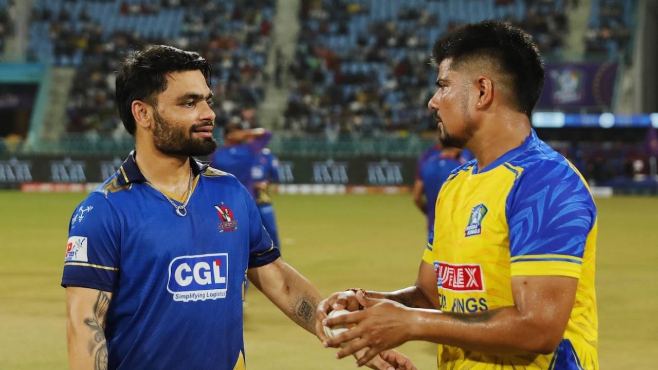 Rinku Singh and Karn Sharma have a chat, Lucknow, August 31, 2025