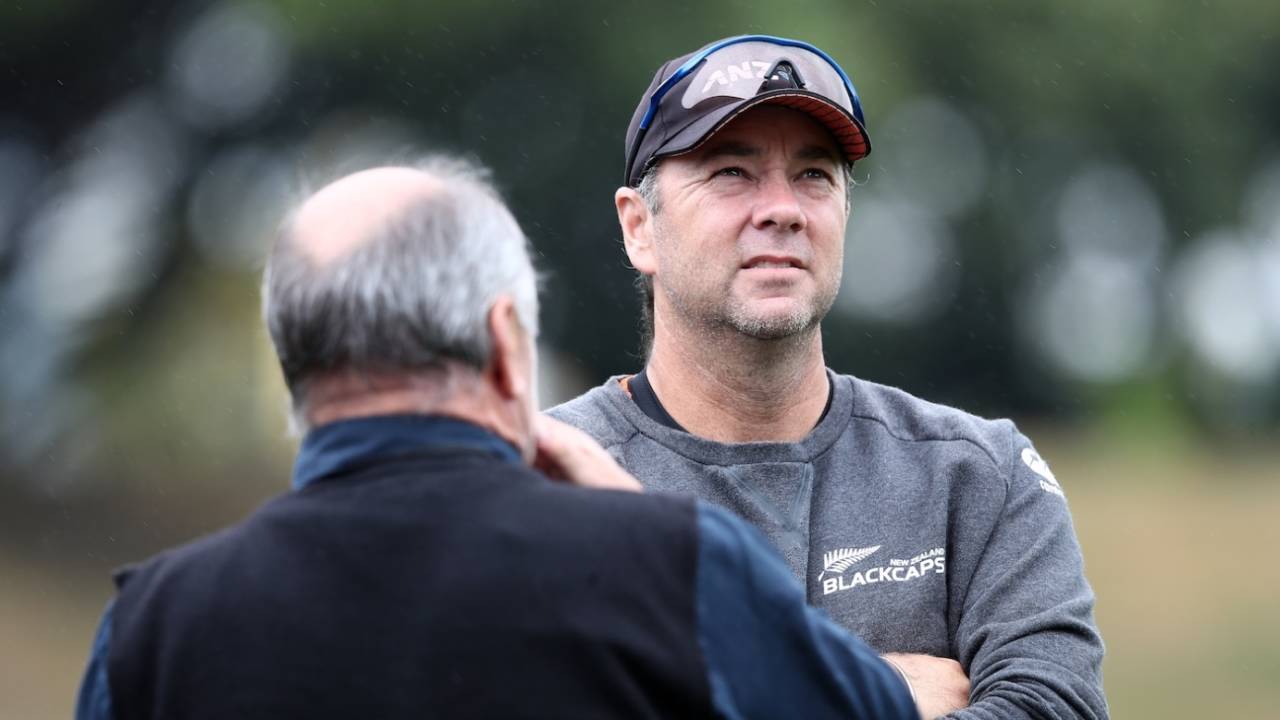 Craig McMillan keeps an eye on the sky, New Zealand vs Bangladesh, 2nd Test, Wellington, 2nd day, March 9, 2019