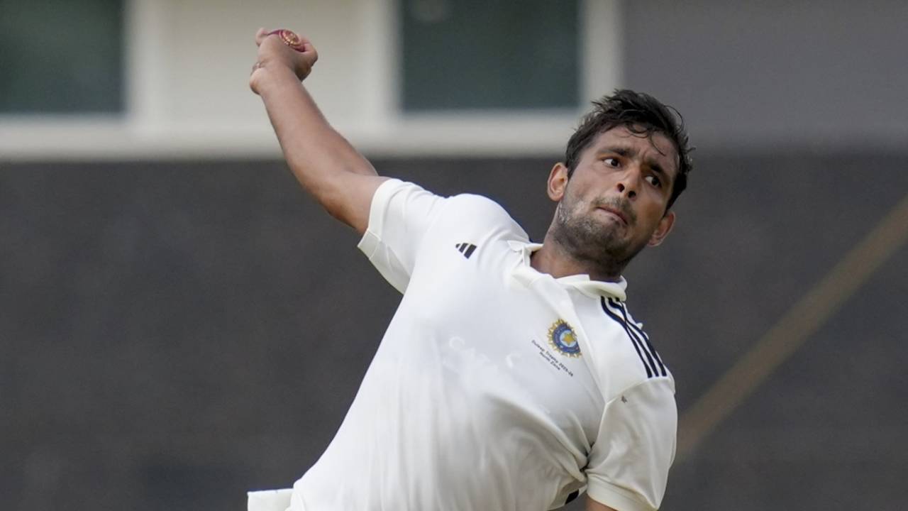 Anshul Kamboj bowls, North Zone vs South Zone, Duleep Trophy semi-final, Bengaluru, 2nd day, September 5, 2025