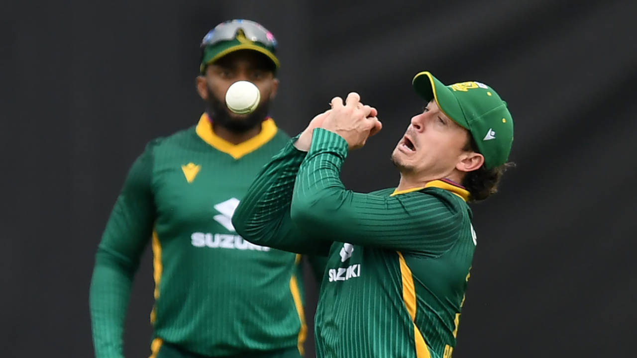 Matthew Breetzke makes a mess of a catch in the covers as Temba Bavuma looks on, England vs South Africa, 3rd ODI, Southampton, September 7, 2025