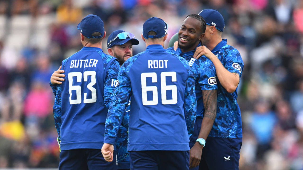 Jofra Archer celebrates the wicket of Ryan Rickelton, England vs South Africa, 3rd ODI, Southampton, September 7, 2025