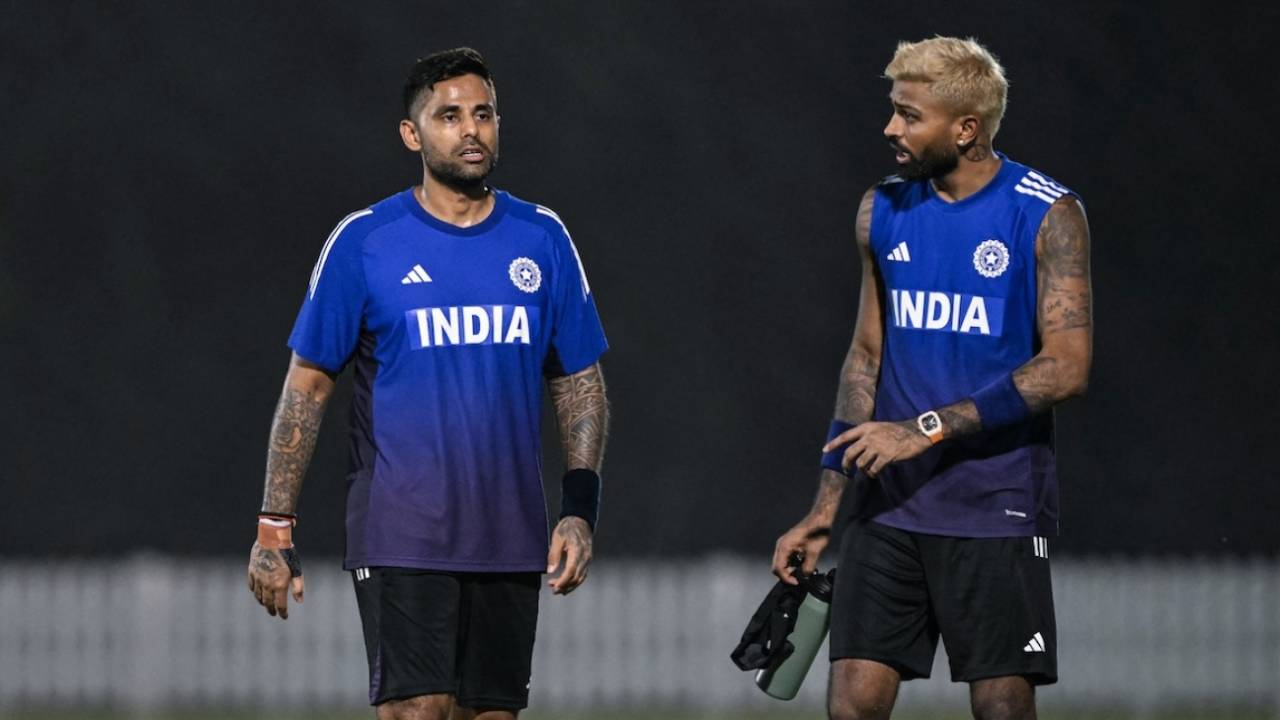 Hardik Pandya talks to his captain Suryakumar Yadav, Asia Cup 2025, Dubai, September 8, 2025