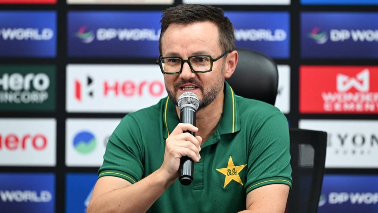 Mike Hesson speaks to the media, Dubai, September 11, 2025