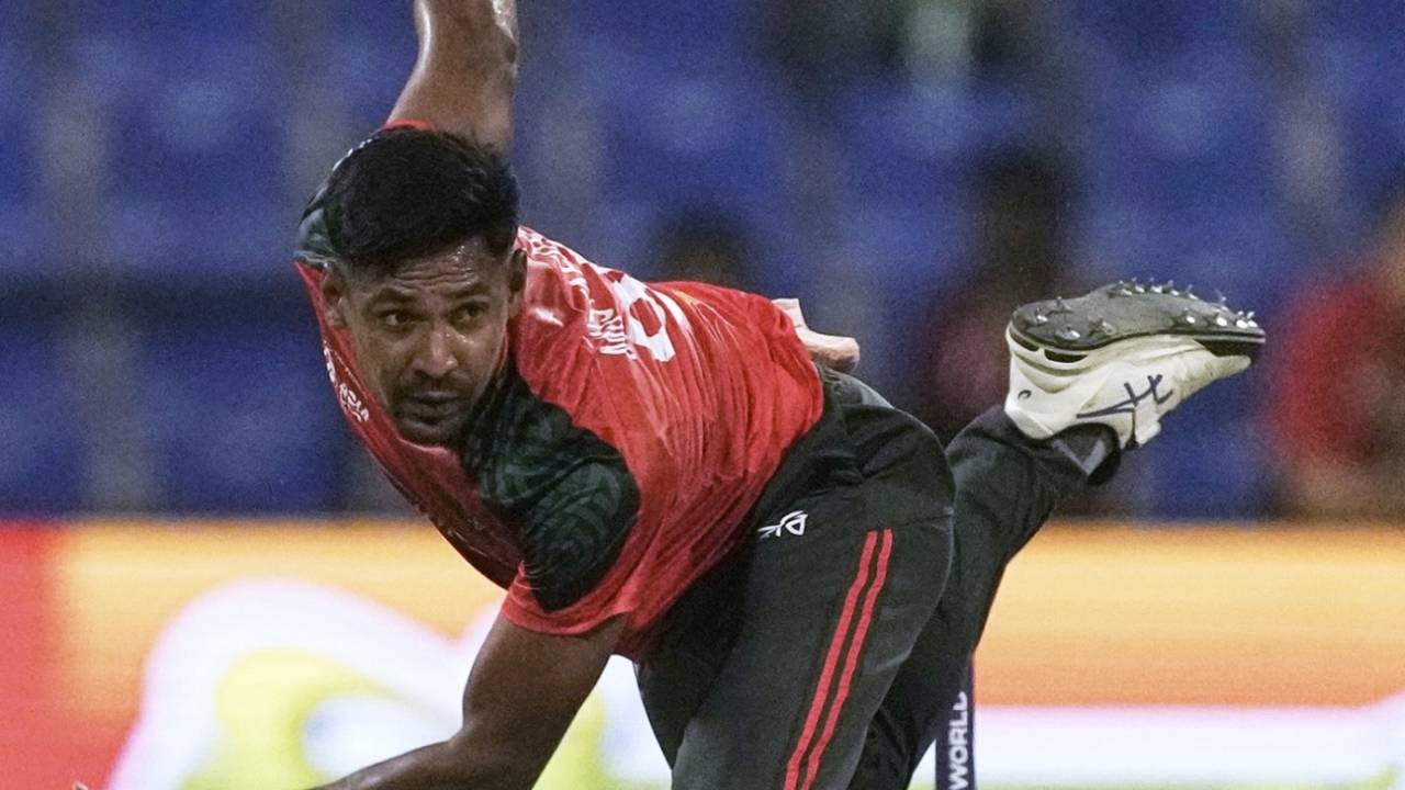 Mustafizur Rahman bends his back, Bangladesh vs Hong Hong, Men's T20 Asia Cup, Abu Dhabi, September 11, 2025