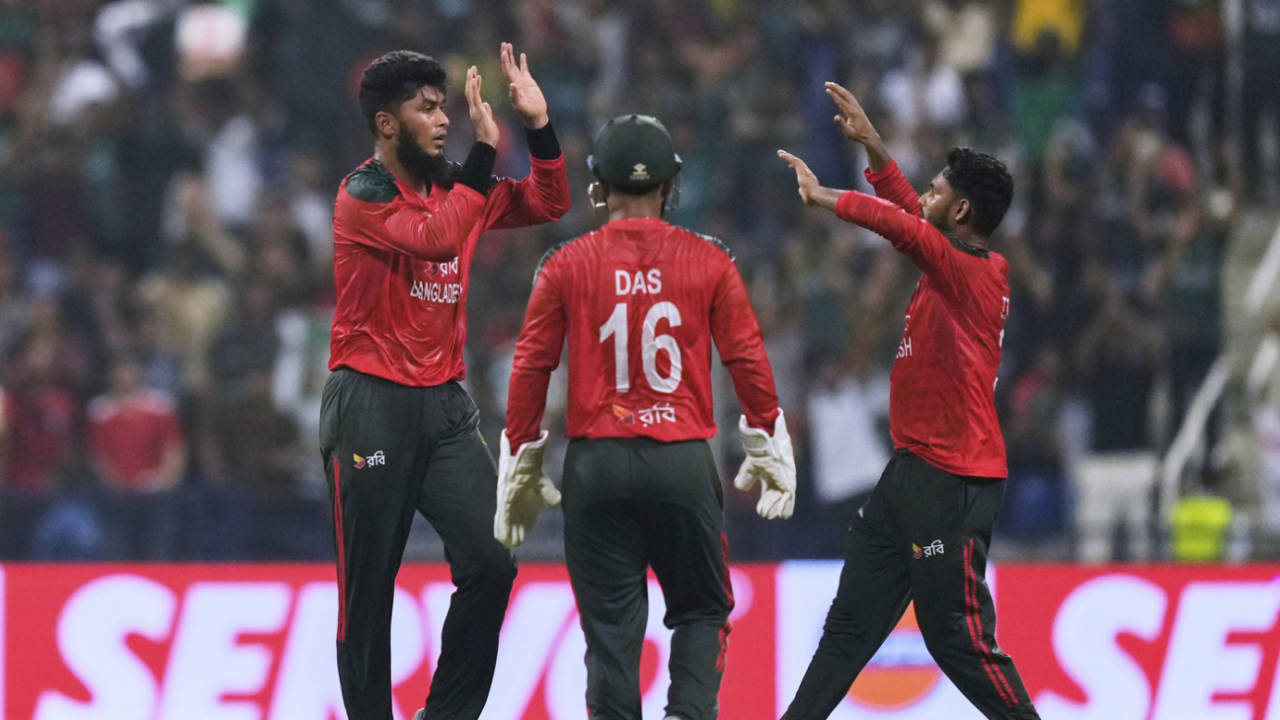 Rishad Hossain celebrates his wicket, Bangladesh vs Afghanistan, Men's T20 Asia Cup, Abu Dhabi, September 16, 2025