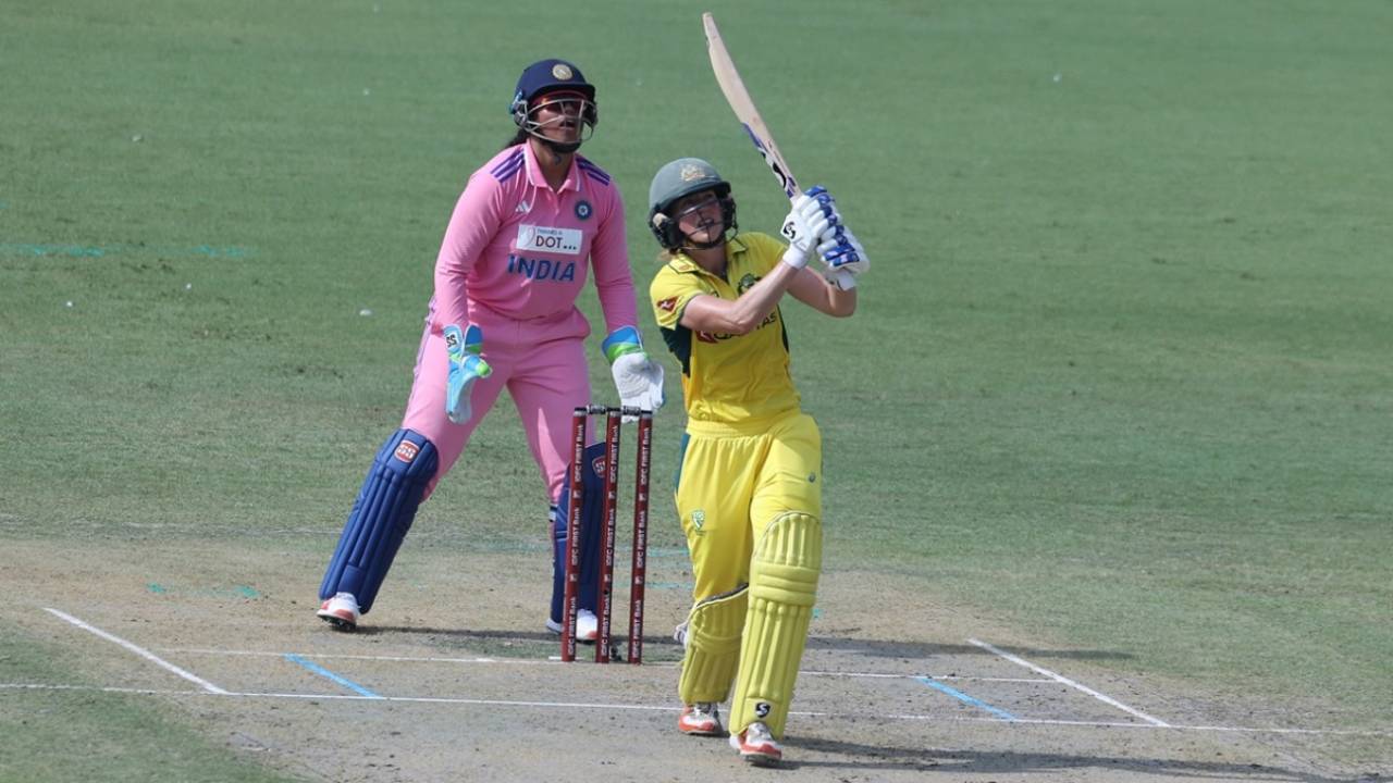 Ellyse Perry hit the first six of the game, India vs Australia, 3rd women's ODI, Delhi, September 20, 2025