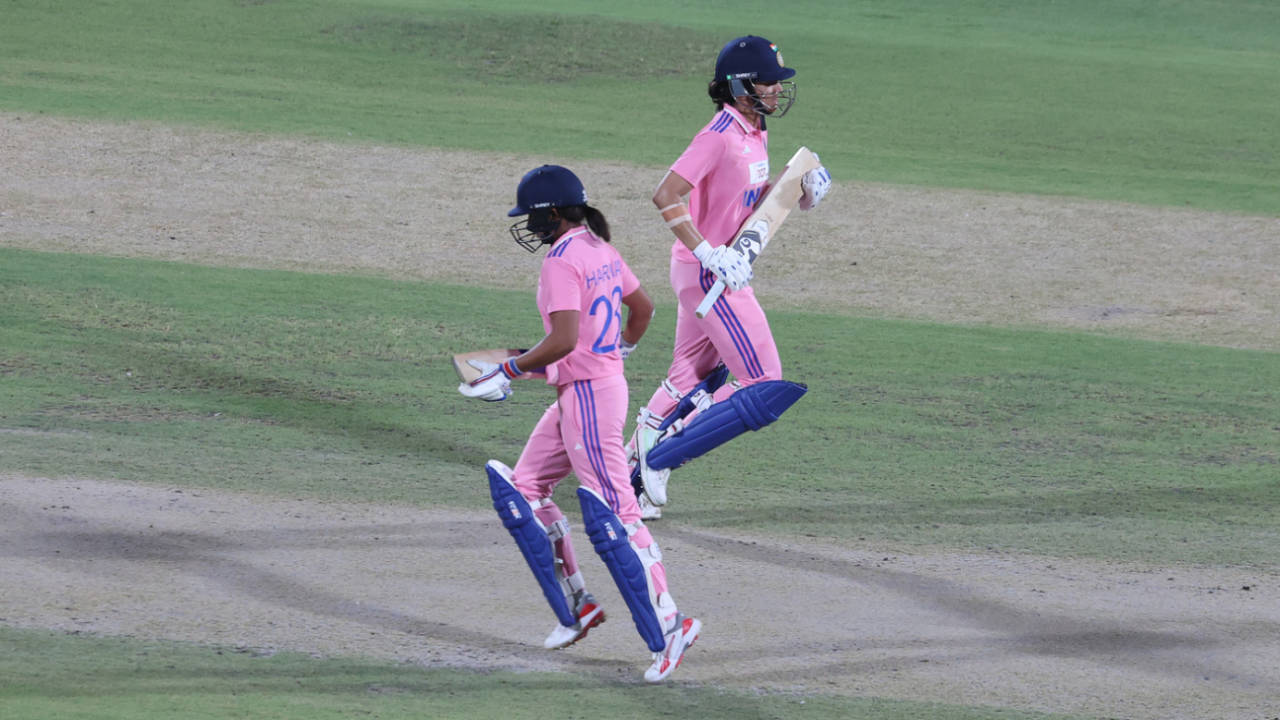 Smriti Mandhana and Harmanpreet Kaur run in the middle, India vs Australia, 3rd women's ODI, Delhi, September 20, 2025
