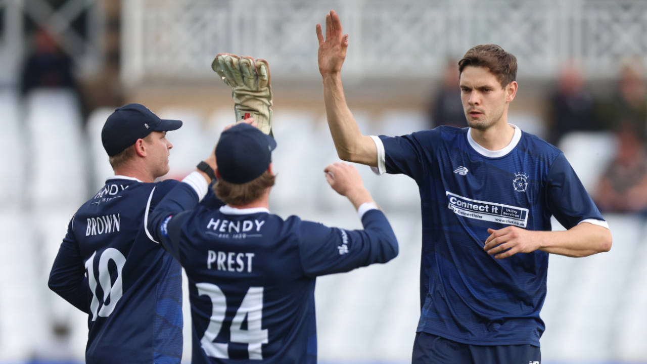 Scott Currie claimed five wickets to keep Hampshire fighting, Metro Bank One-Day Cup final, Trent Bridge, September 20, 2025
