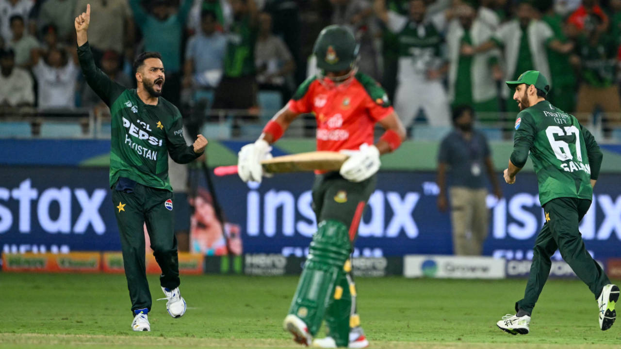 Mohammad Nawaz had Mahedi Hasan caught at cover, Bangladesh vs Pakistan, Men's T20 Asia Cup, Dubai, September 25, 2025