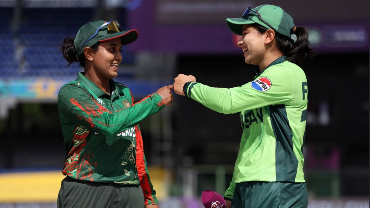 Nigar Sultana shares a light moment with Fatima Sana at the toss, Bangladesh vs Pakistan, Women's ODI World Cup, Colombo, October 2, 2025