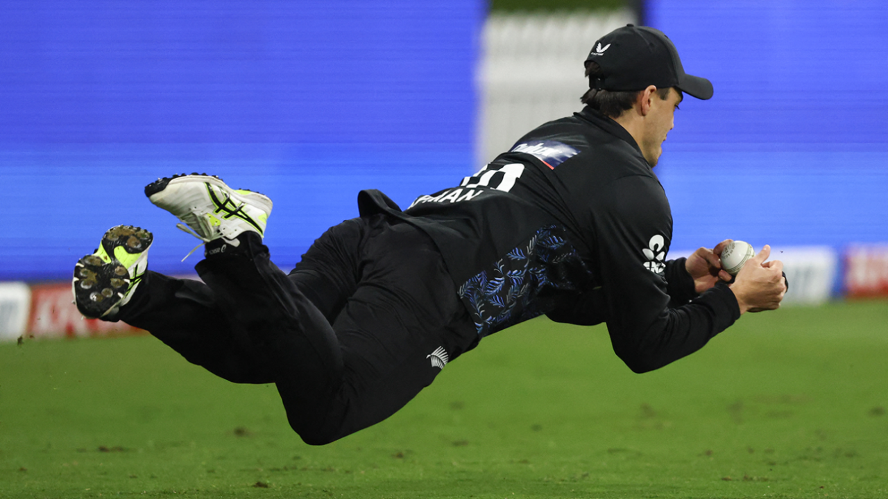 Mark Chapman took a couple of superb catches in the deep, New Zealand vs Australia, 3rd T20I, Mount Maunganui, October 4, 2025