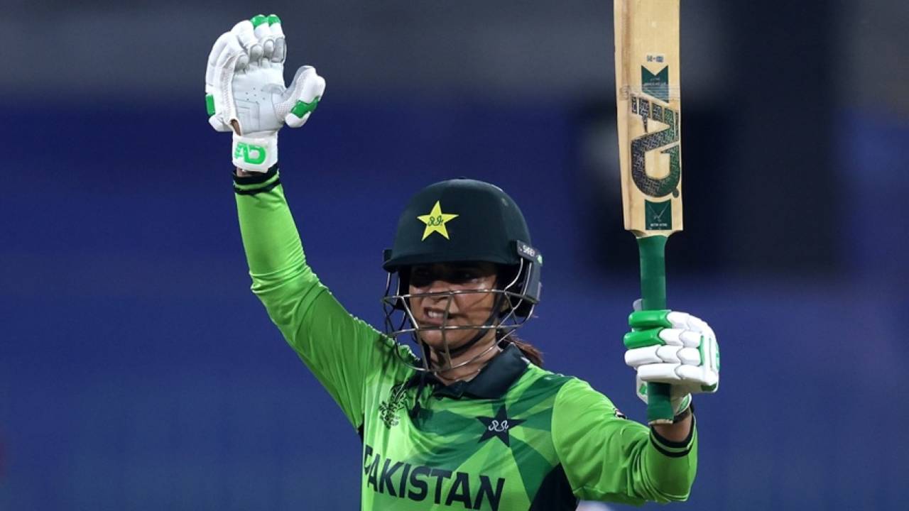 Sidra Amin celebrates her fifty, India vs Pakistan, Women's ODI World Cup, Colombo, October 5, 2025