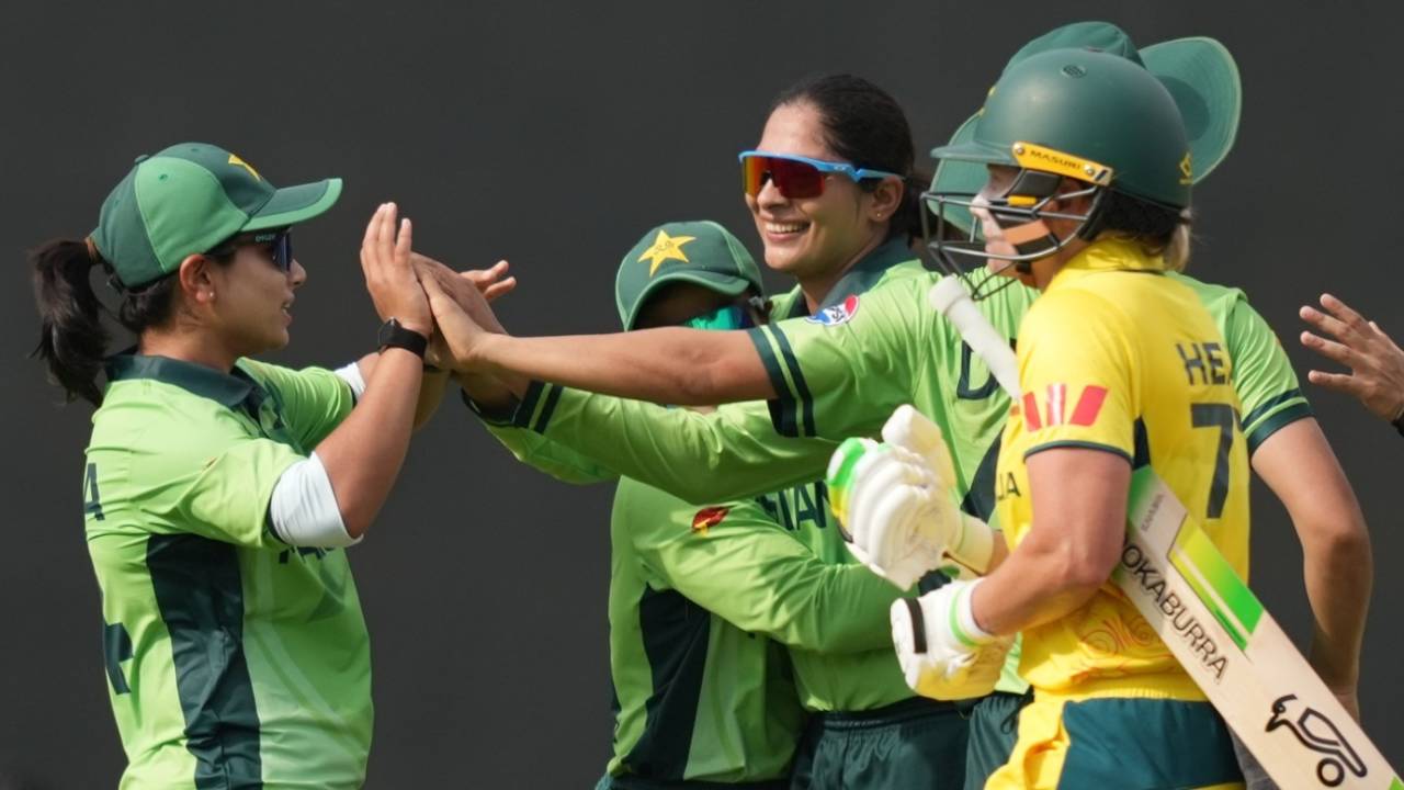 Sadia Iqbal celebrates the wicket of Alyssa Healy, Australia vs Pakistan, Women's ODI World Cup, Colombo, October 8, 2025