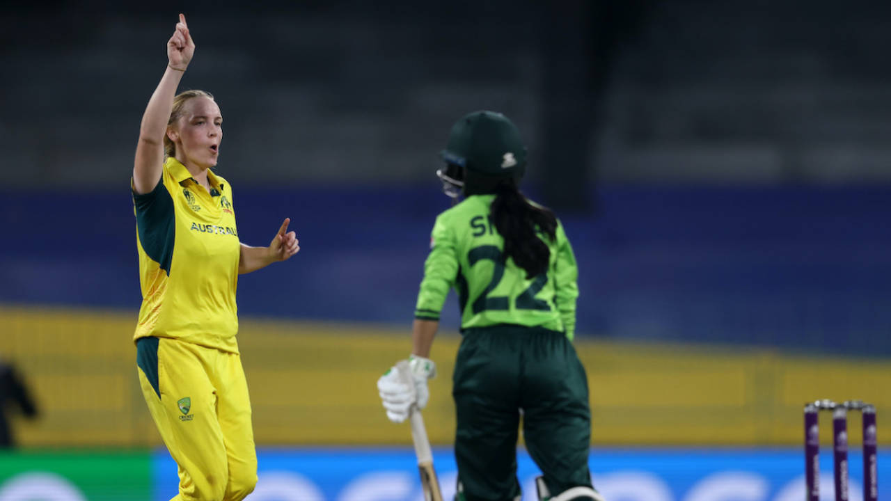 Kim Garth got Sidra Nawaz for 5, Australia vs Pakistan, Women's ODI World Cup, Colombo, October 8, 2025