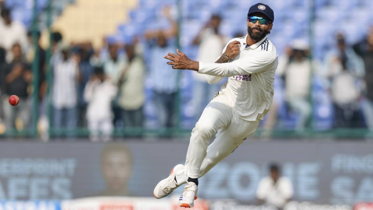 Ravindra Jadeja fires a direct throw, India vs West Indies, 2nd Test, Delhi, 4th Day, October 13, 2025
