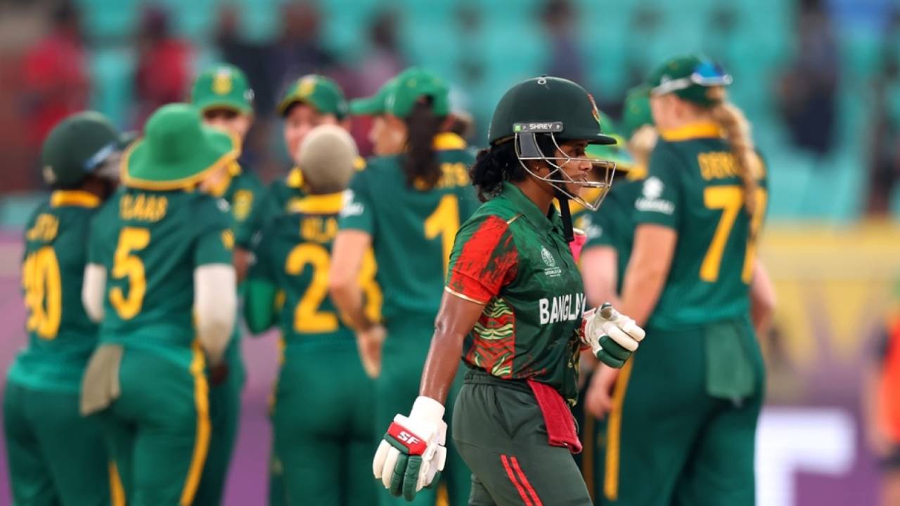 Fargana Hoque was trapped lbw trying to sweep, Bangladesh vs South Africa, Women's ODI World Cup, Visakhapatnam, October 13, 2025