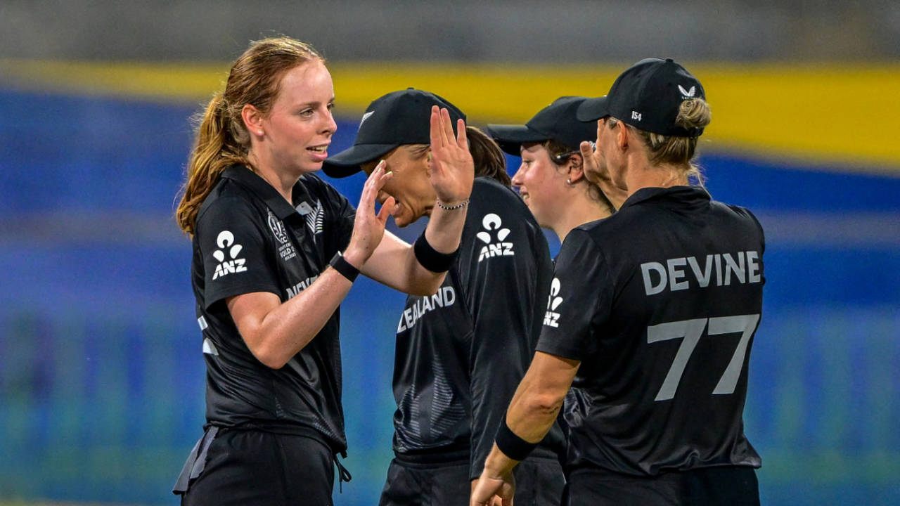 Bree Illing struck twice in two overs at the death, Sri Lanka vs New Zealand, Women's ODI World Cup, Colombo, October 15, 2025