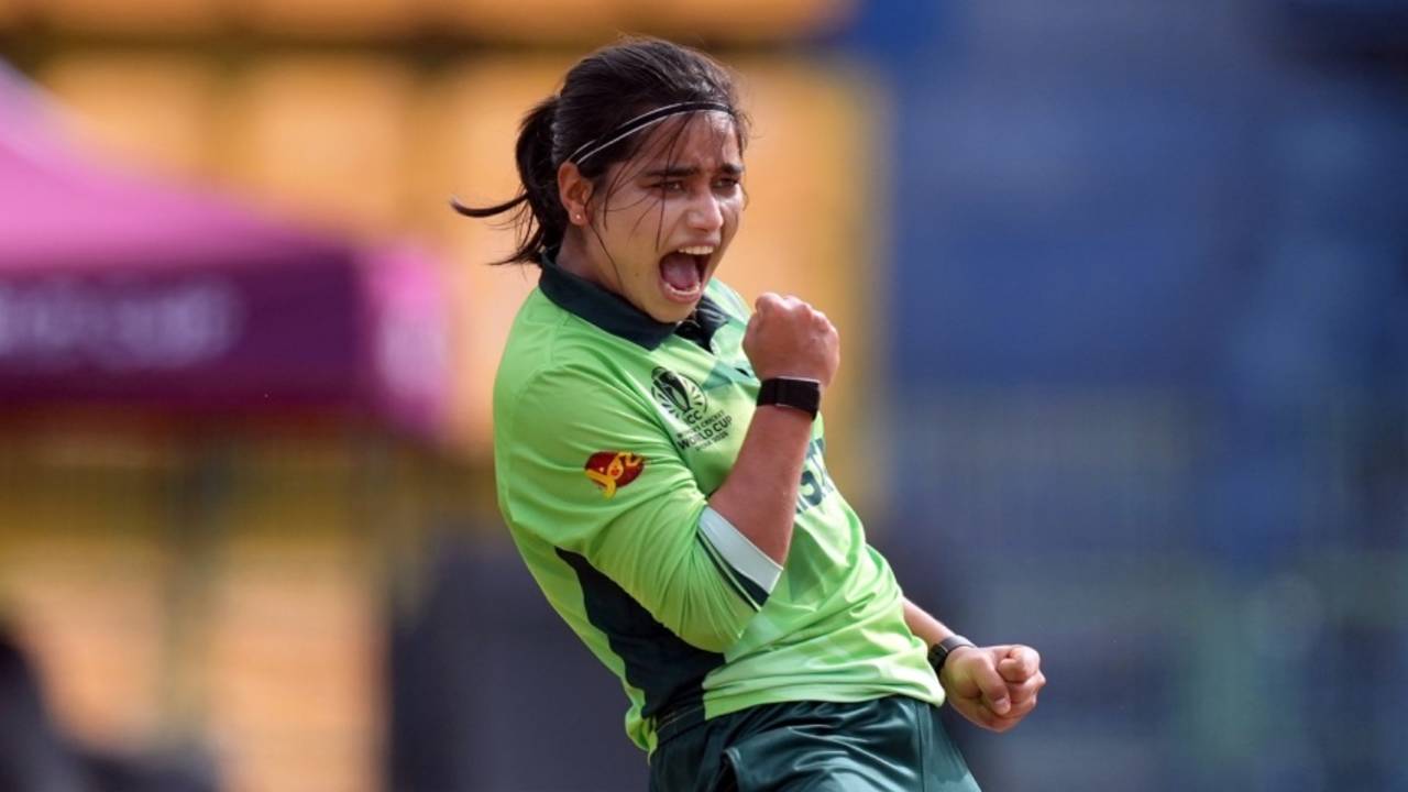 Fatima Sana picked up three wickets in her first five overs, England vs Pakistan, Women's World Cup, Colombo, October 15, 2025