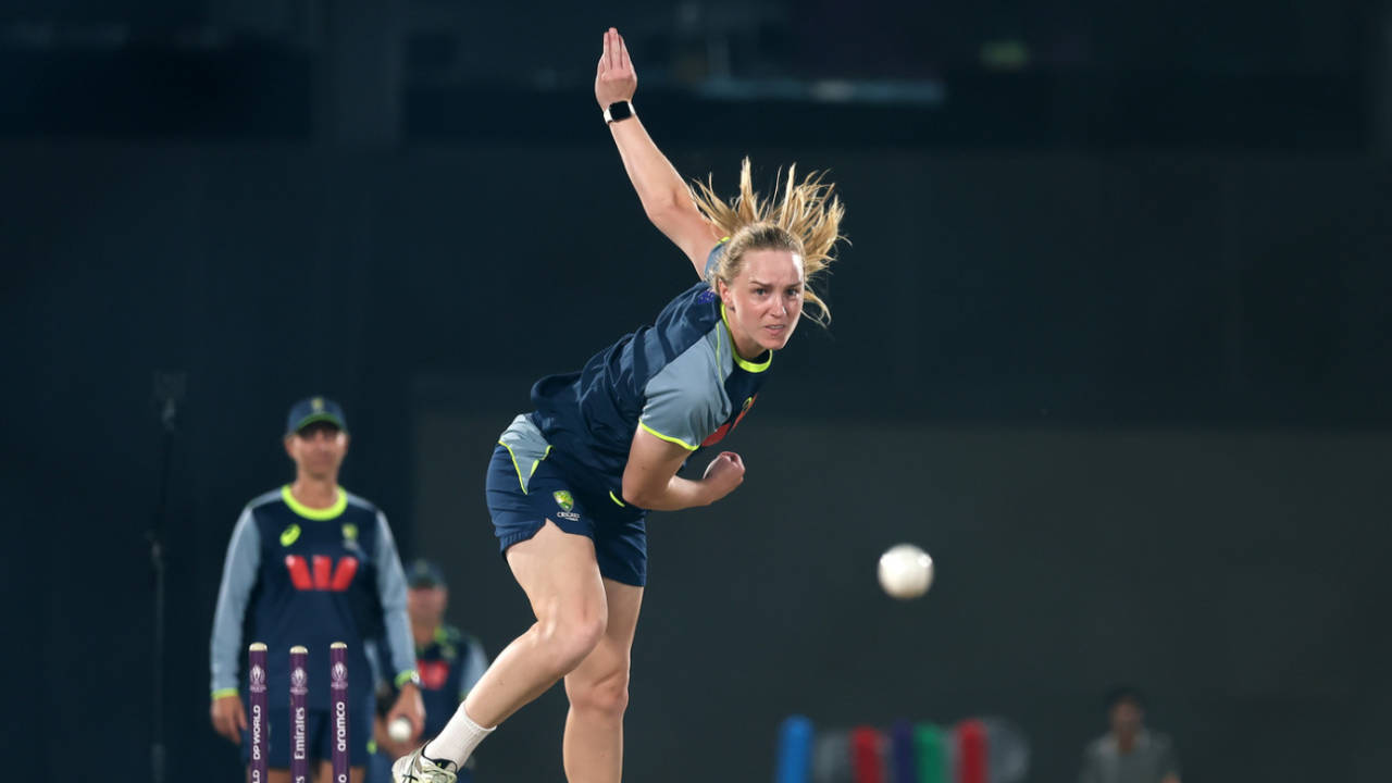Kim Garth bowls during a practice session, Visakhapatnam, October 15, 2025