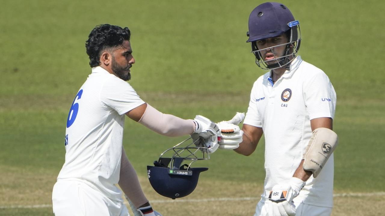 Yuvraj Chaudhary and Bhupen Lalwani bump fists, Bengal vs Uttarakhand, Ranji Trophy, 1st day, Kolkata, October 15, 2025
