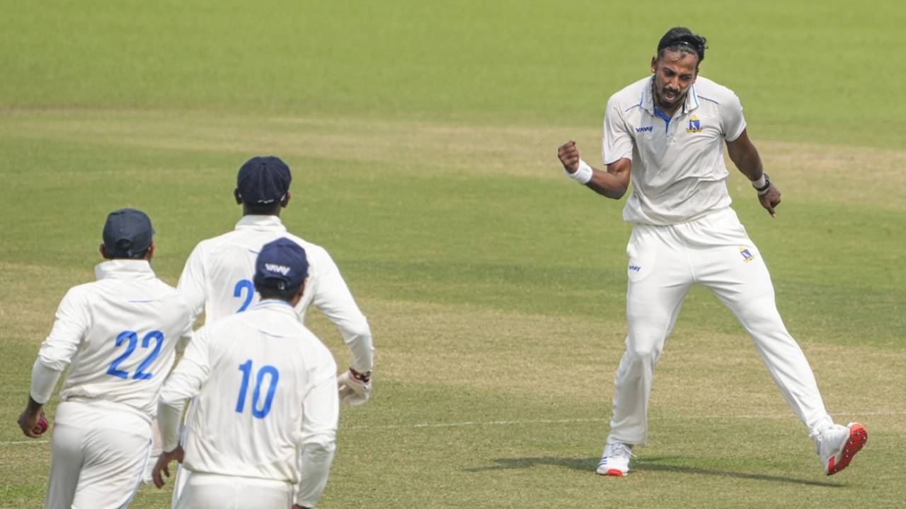 Ishan Porel is pumped up after dismissing J Suchith, Bengal vs Uttarakhand, Ranji Trophy, 4th day, Kolkata, October 18, 2025
