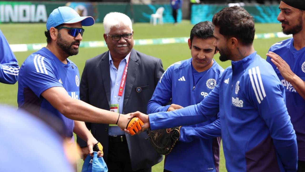 Nitish Kumar Reddy gets his maiden ODI cap from Rohit Sharma, Australia vs India, 1st ODI, Perth, October 19, 2025