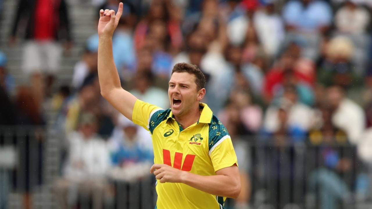 Josh Hazlewood strangled Shreyas Iyer down the leg side, Australia vs India, 1st ODI, Perth, October 19, 2025