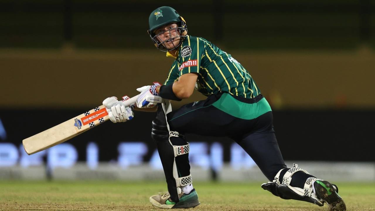 Curtis Heaphy rolls out a sweep, Central Districts vs Hobart Hurricanes, GSL 2025, Providence, July 15, 2025