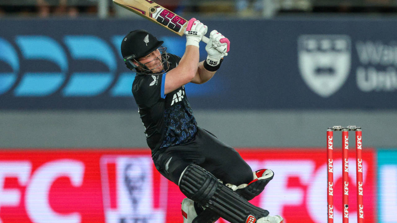 Tim Seifert pulls off a reverse-scoop for six, New Zealand vs England, 3rd T20I, Auckland, October 23, 2025