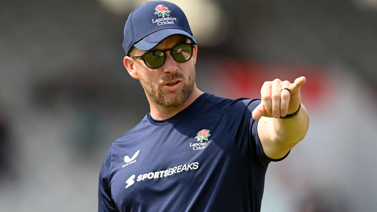 Steven Croft oversees the Lancashire warm-ups, Lancashire vs Nottinghamshire, Men's T20 Blast, Old Trafford, May 31, 2025