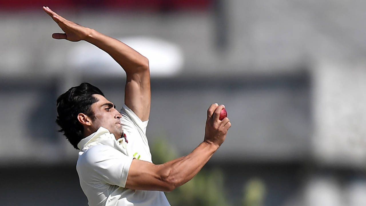Ubaid Shah runs in to bowl a delivery, Lahore Region Whites vs Karachi Region Blues, Quaid-e-Azam Trophy, Abbottabad, October 24, 2025
