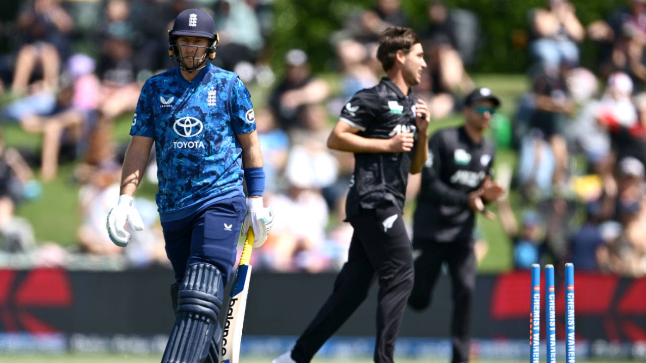 Joe Root became the second wicket of Zak Foulkes' opening over, New Zealand vs England, 1st ODI, Mount Maunganui, October 26, 2025