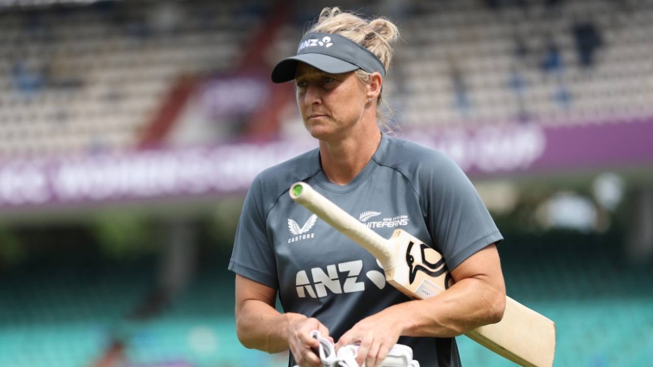 Sophie Devine walks out for a hit ahead of her farewell ODI, England vs New Zealand, Women's World Cup, Visakhapatnam, October 26, 2025