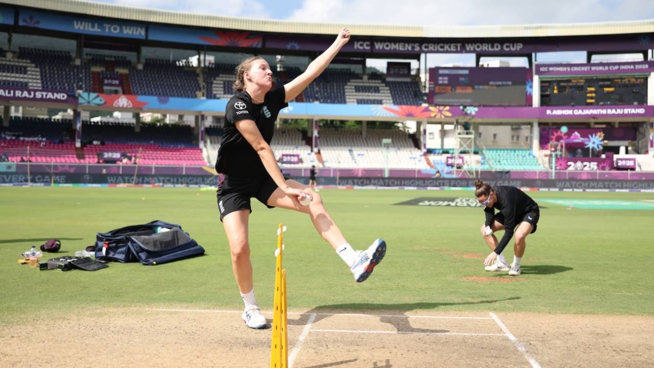 Lauren Filer has a bowl before the game, England vs New Zealand, Women's World Cup, Visakhapatnam, October 26, 2025