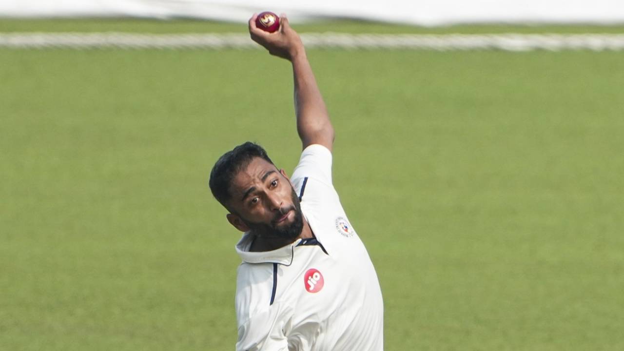 Arzan Nagwaswalla trapped Shahbaz Ahmed lbw for 2, Bengal vs Gujarat, 1st day, Ranji Trophy 2025-26, Kolkata, October 25, 2025