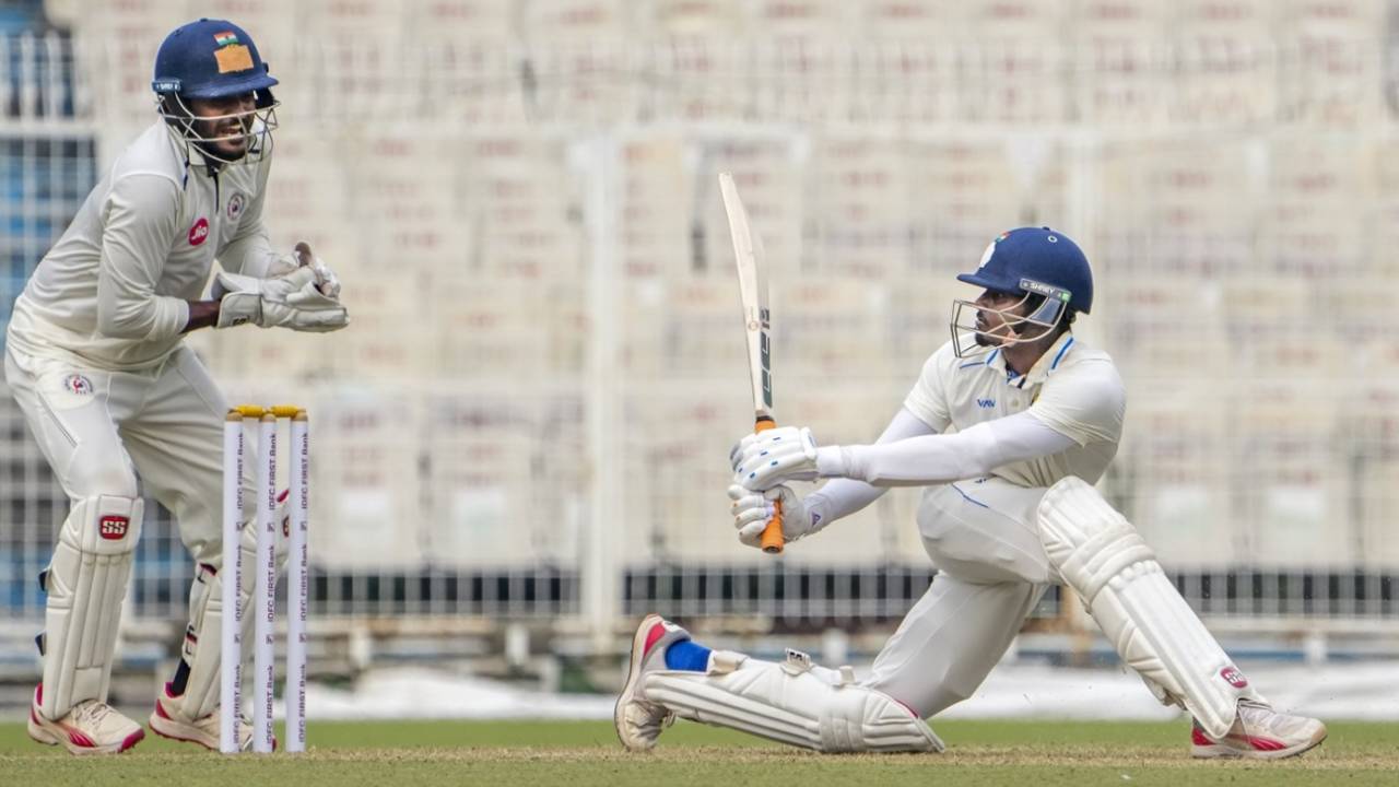 Abishek Porel rolls out a sweep, Bengal vs Gujarat, Ranji Trophy 2025-26, Kolkata, October 25, 2025