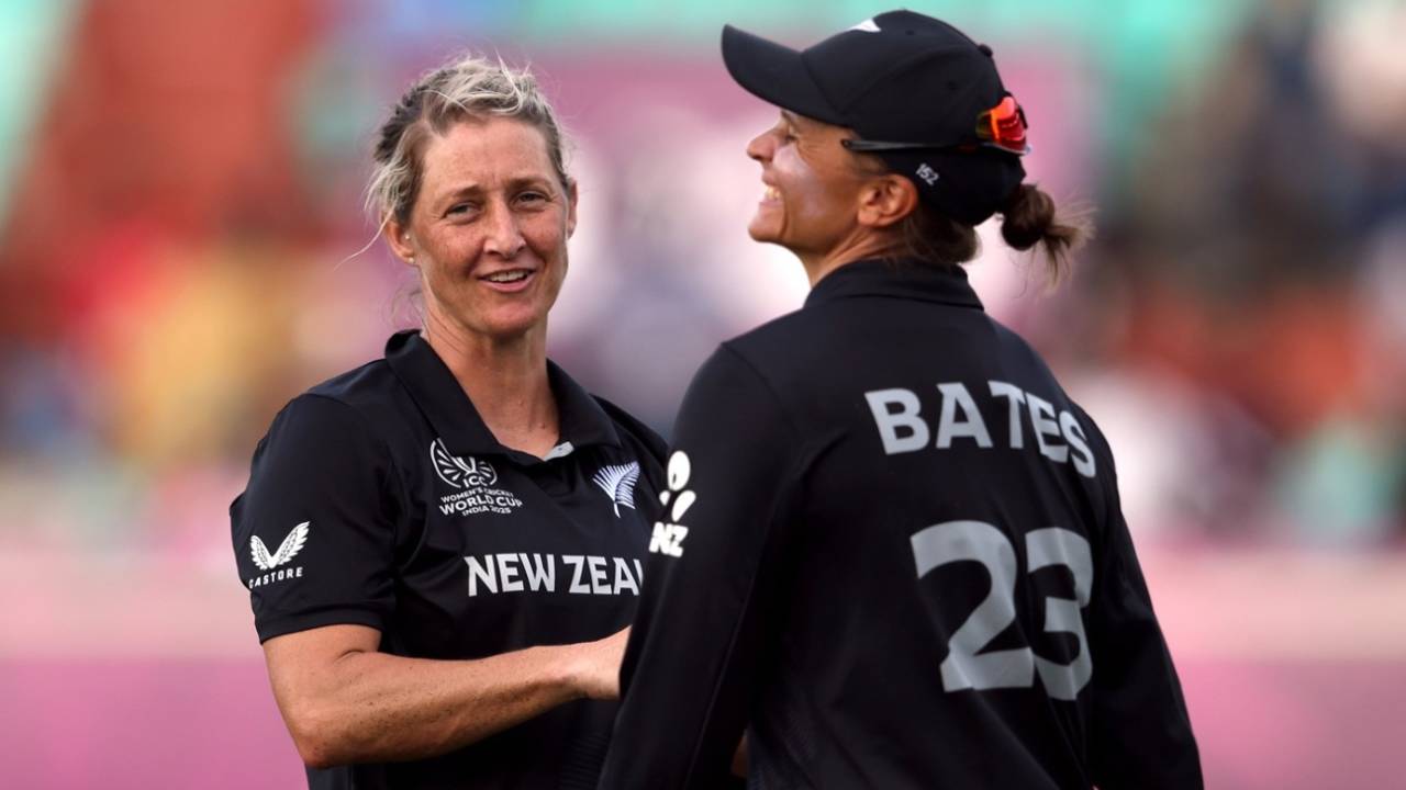 Sophie Devine celebrates a wicket with Suzie Bates, England vs New Zealand, Women's World Cup, Visakhapatnam, October 26, 2025