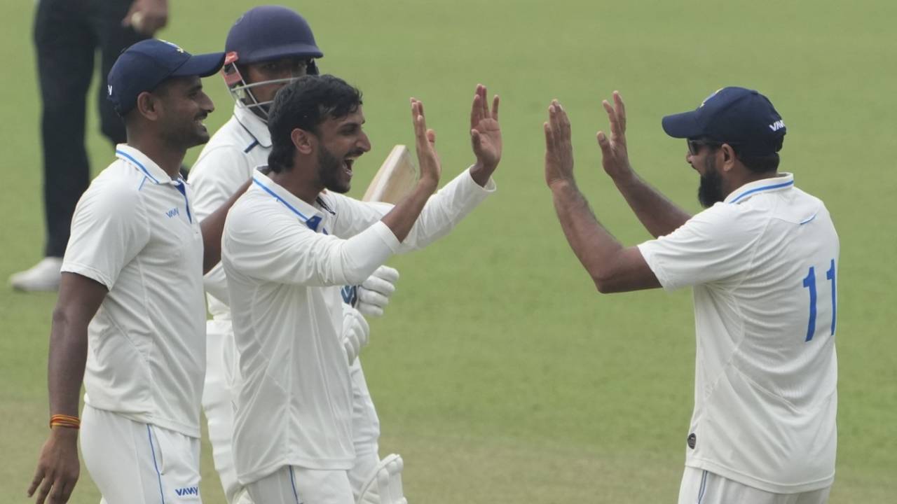 Shahbaz Ahmed celebrates a wicket with Mohammed Shami, Bengal vs Gujarat, Ranji Trophy, Kolkata October 26, 2025