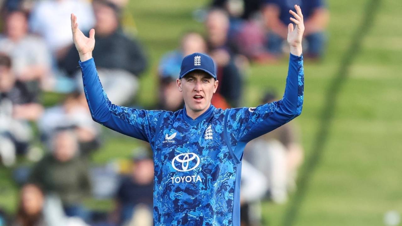 Harry Brook had another tough task as captain after England's batting fell under-par, New Zealand vs England, 2nd ODI, Hamilton, October 29, 2025