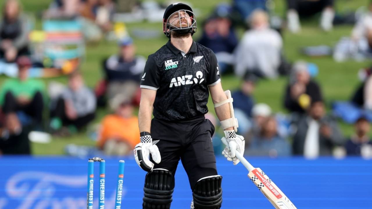 Kane Williamson chopped on for 21, New Zealand vs England, 2nd ODI, Hamilton, October 29, 2025