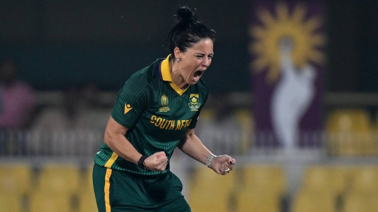 Marizanne Kapp struck twice in the first over of the chase, England vs South Africa, Women's World Cup semi-final, Guwahati, October 29, 2025