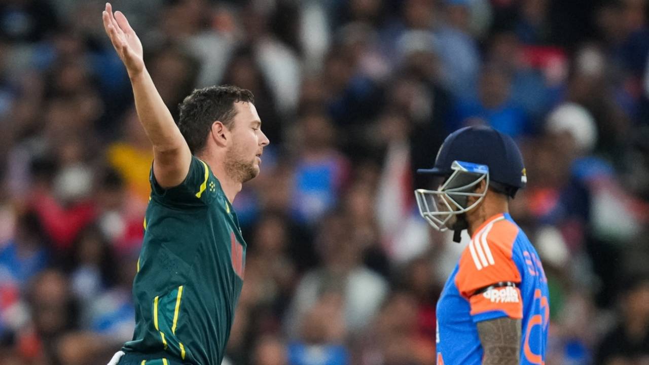 Josh Hazlewood celebrates Suryakumar Yadav's wicket, Australia vs India, 2nd T20I, Melbourne, October 31, 2025