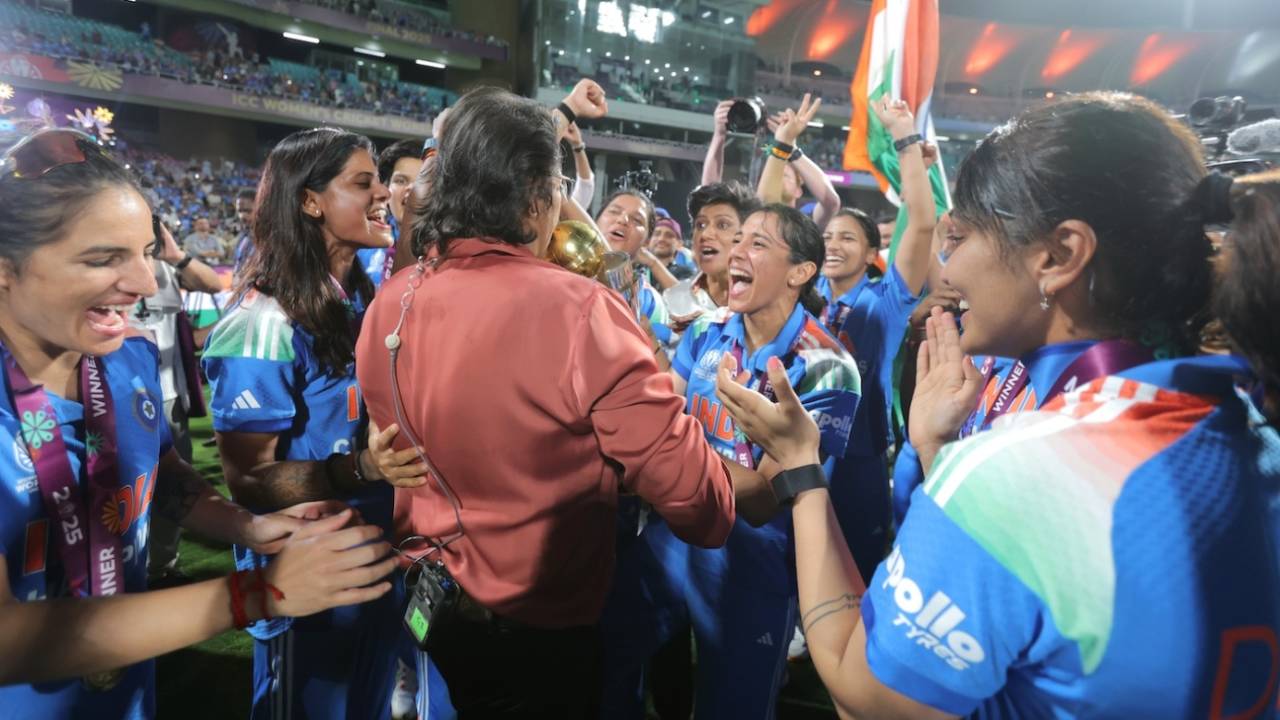 India's world champions celebrate with Jhulan Goswami and Anjum Chopra, India vs South Africa, Women's ODI World Cup final, Navi Mumbai, November 2, 2025