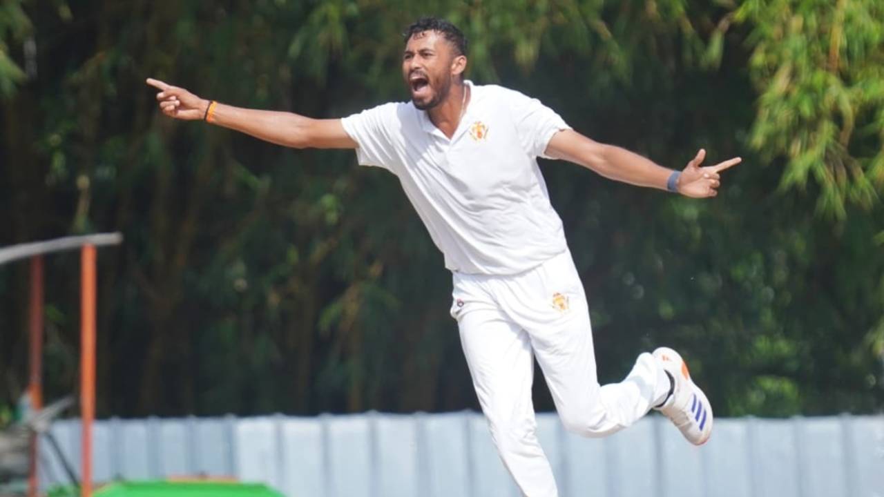 Vidwath Kaverappa was among the wickets for Karnataka, Kerala vs Karnataka, Ranji Trophy 2025-26, 4th day, Mangalapuram, November 4, 2025